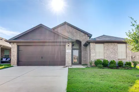 725 Zeke Lake Trl, Fort Worth, TX 76120
