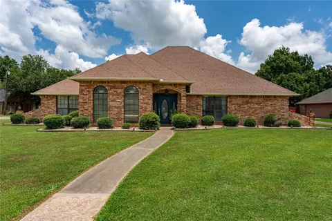 1940 N Collegiate Dr, Paris, TX 75460
