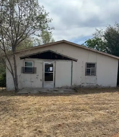 113 Robert Lee St, Sweetwater, TX 79556