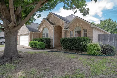 5832 Echo Bluff Dr, Haltom City, TX 76137