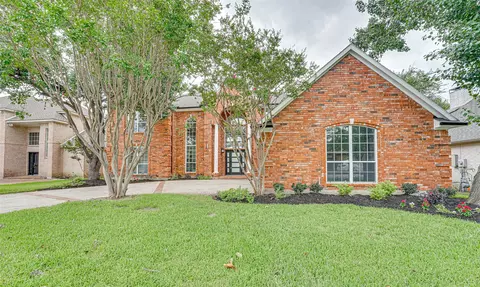 17620 Squaw Valley Dr, Dallas, TX 75252