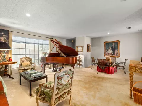 1297 Roaring Springs Rd, Fort Worth, TX 76114