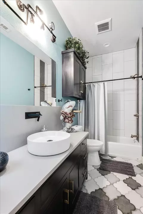 Bath - 224 Lakeview Cir, Eustace, TX 75124 photo 4 of 6