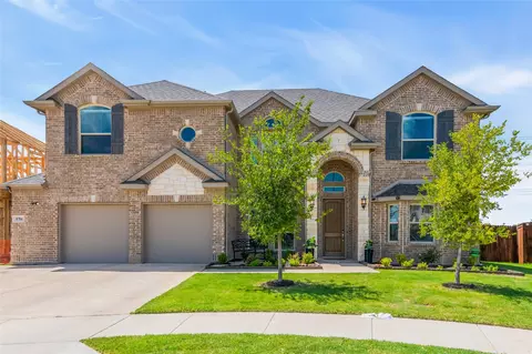 8704 Heartland Dr, Fort Worth, TX 76123