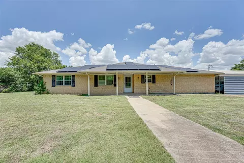 402 Lakecrest Dr, Waxahachie, TX 75165