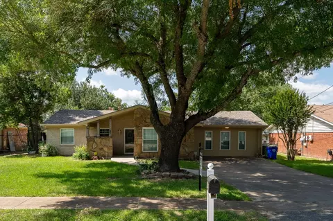 11704 Red Bud Dr, Balch Springs, TX 75180