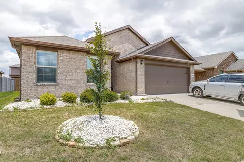 2540 Clarks Mill Ln, Fort Worth, TX 76123