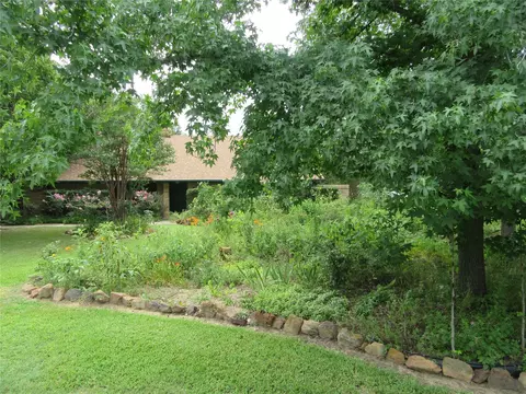 165 N Woodland Trl, Double Oak, TX 75077
