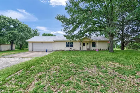 427 W Acres Rd, Whitesboro, TX 76273