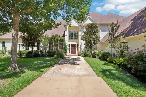 121 Comanche Moon Ct, Decatur, TX 76234