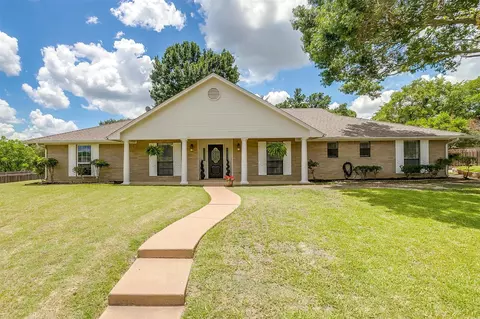1814 Lakeridge Dr, Weatherford, TX 76087