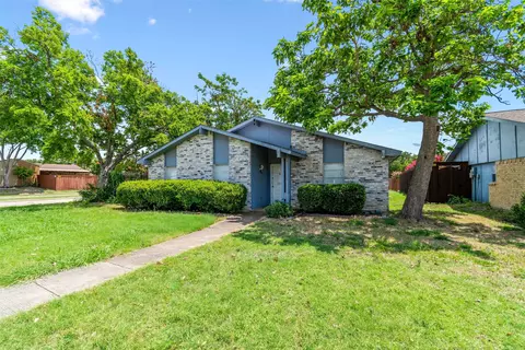 2052 Kings Rd, Carrollton, TX 75007