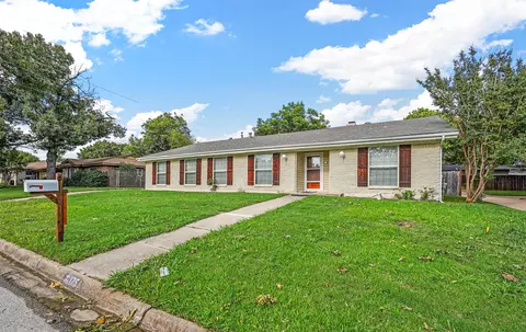 1756 Acorn Ln, Hurst, TX 76054