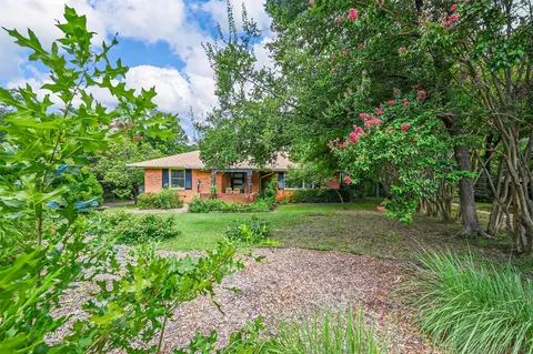 2187 Mack Cir, Dallas, TX 75227