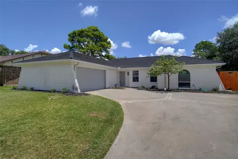 3304 Robinhood Ct, Bedford, TX 76021