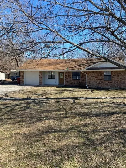 851 N John Douglas Rd, Van Alstyne, TX 75495