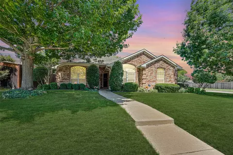 401 Choctaw Ln, Waxahachie, TX 75165