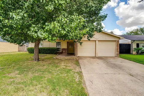 540 Edwards Dr, Saginaw, TX 76179