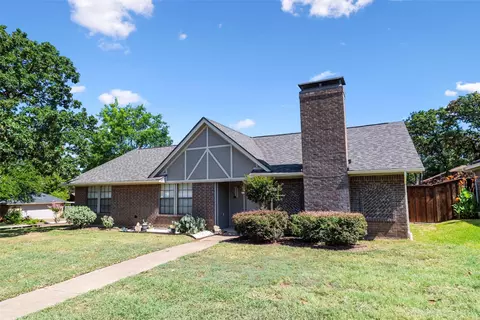 1301 Fieldstone Dr, Bedford, TX 76022