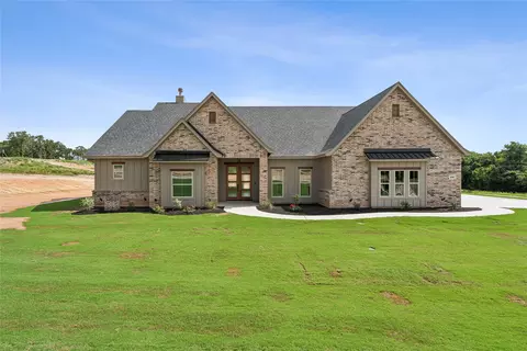 1000 Parker Meadows Dr, Weatherford, TX 76088