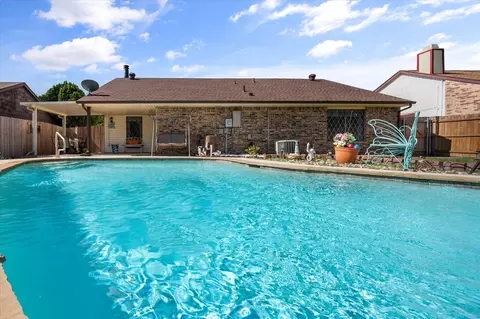 2409 Edinburgh St, Arlington, TX 76018