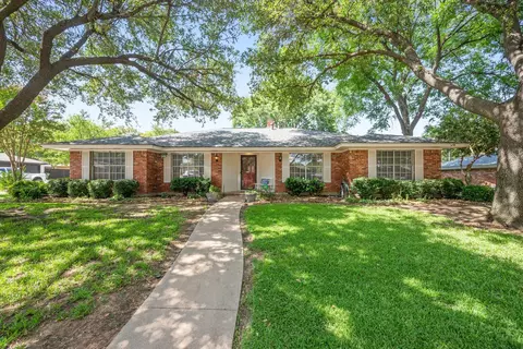 336 Circleview Dr S, Hurst, TX 76054