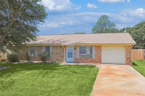 1802 Oak Hill Dr, Corinth, TX 76210