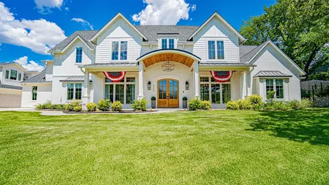 4207 Kelly Elliott Rd, Arlington, TX 76016