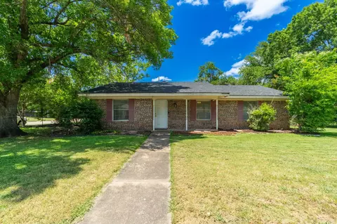 2702 Tanglewood Dr, Commerce, TX 75428