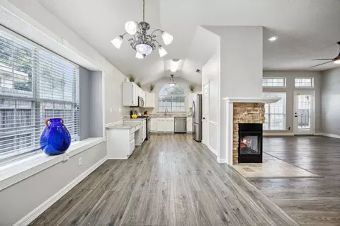 5207 Tennis Villa Dr, Arlington, TX 76017