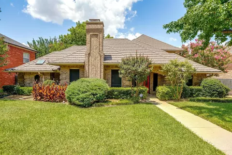 5911 Moss Dr, Arlington, TX 76016