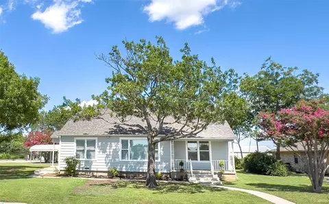832 N Main St, Muenster, TX 76252