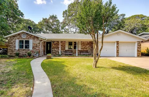 641 Forest Ln, Hurst, TX 76053