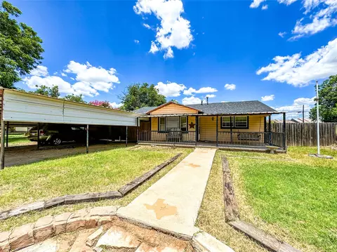 904 SE 2nd St, Knox City, TX 79529