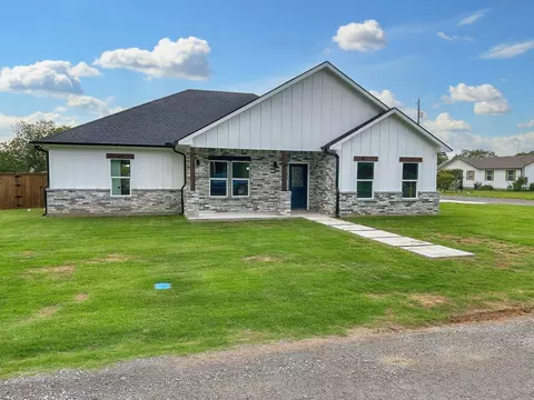 211 N Oak St #W, Leonard, TX 75452