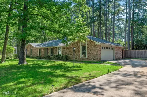 221 Whispering Pine Dr, Haughton, LA 71037