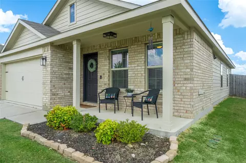 429 Falling Star Dr, Haslet, TX 76052 photo 2