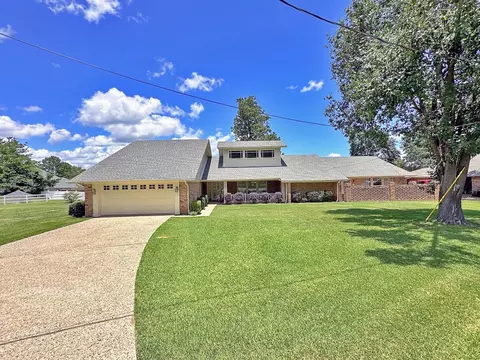 501 Ridgeway Ln, Chandler, TX 75758