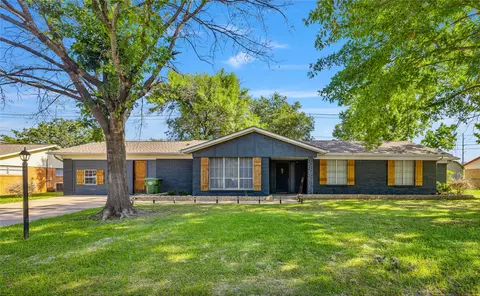 2305 SE 9th St, Mineral Wells, TX 76067