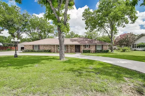 205 E Shelton St, Alvarado, TX 76009