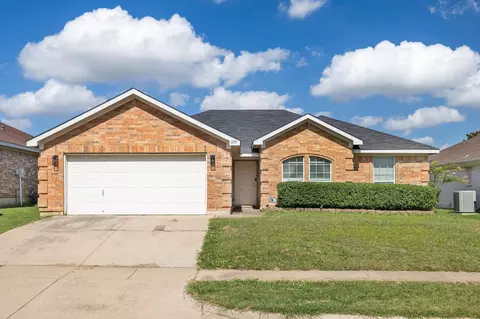 1719 Wolf Creek Dr, Arlington, TX 76018