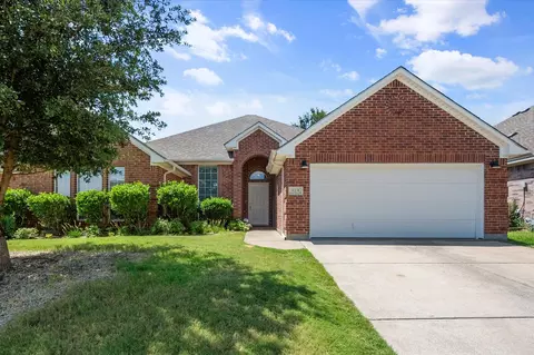514 Crownpoint Ln, Arlington, TX 76002