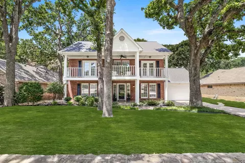 2148 S Winding Creek Dr, Grapevine, TX 76051