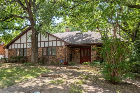 2808 Marquis Cir E, Arlington, TX 76016