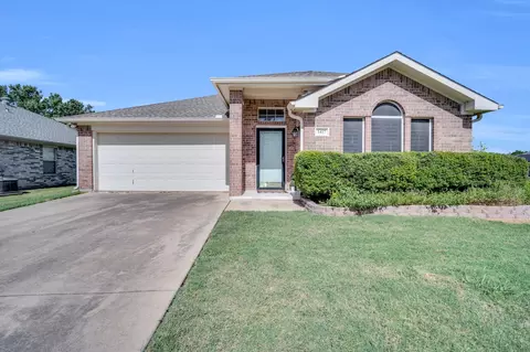 1417 Misty Meadow Dr, Midlothian, TX 76065