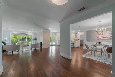 4242 Walnut Hill Ln, Dallas, TX 75229