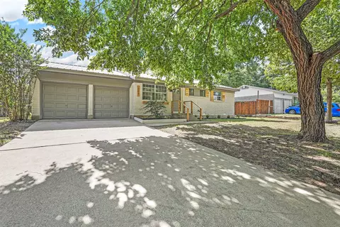 209 S Sheppard Dr, Euless, TX 76040