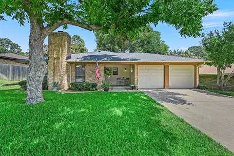 3925 Firethorn Dr, Arlington, TX 76017