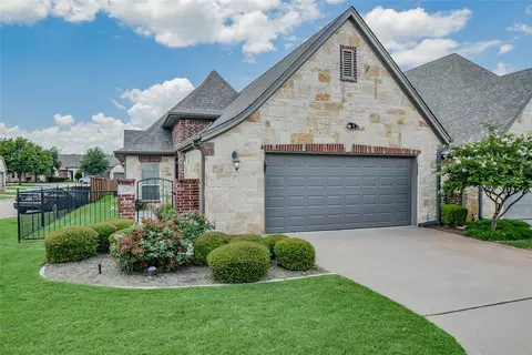 718 N Avalon Ct, Granbury, TX 76048