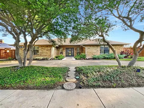 1016 Nottingham Dr, Carrollton, TX 75007